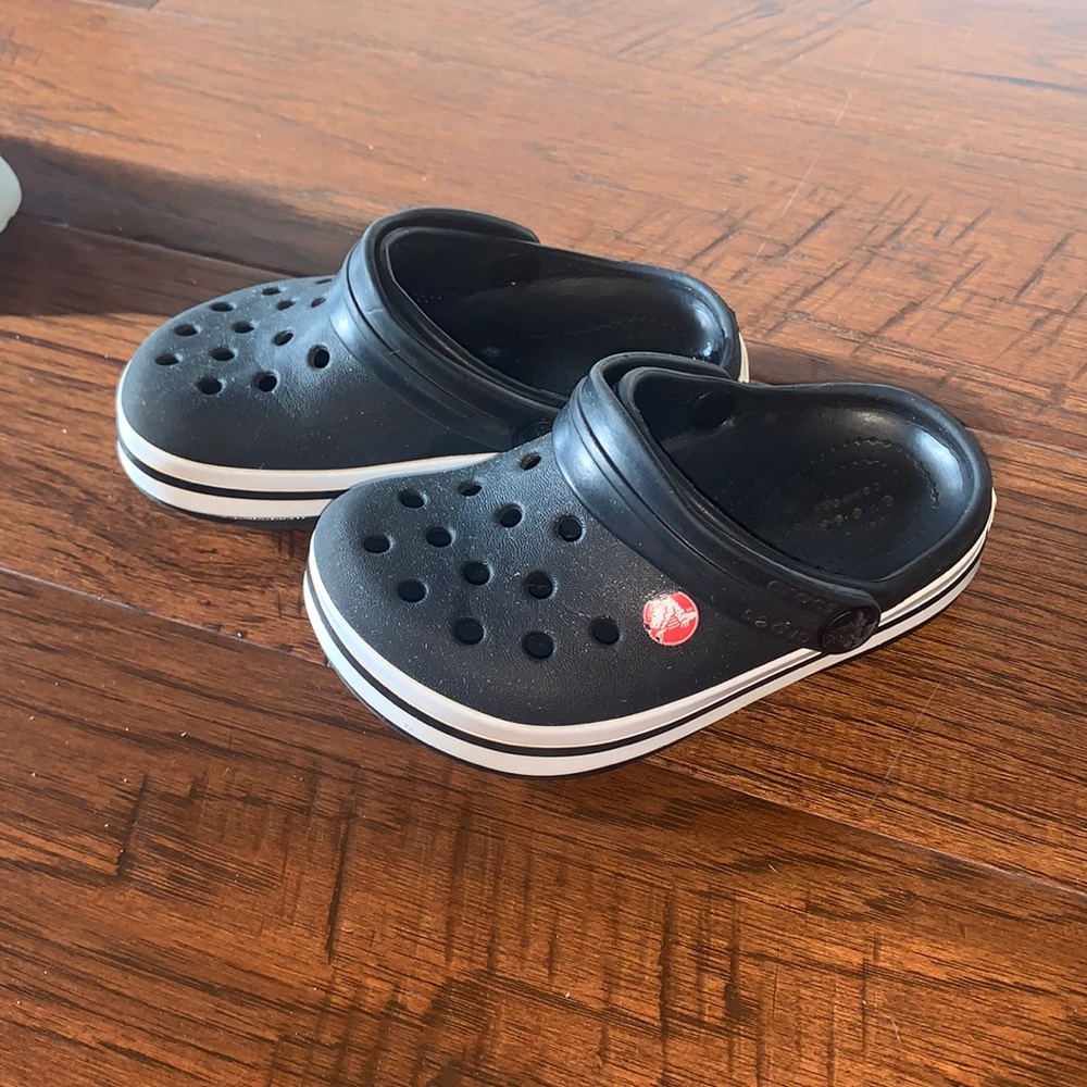Black toddler crocs size 7 like new